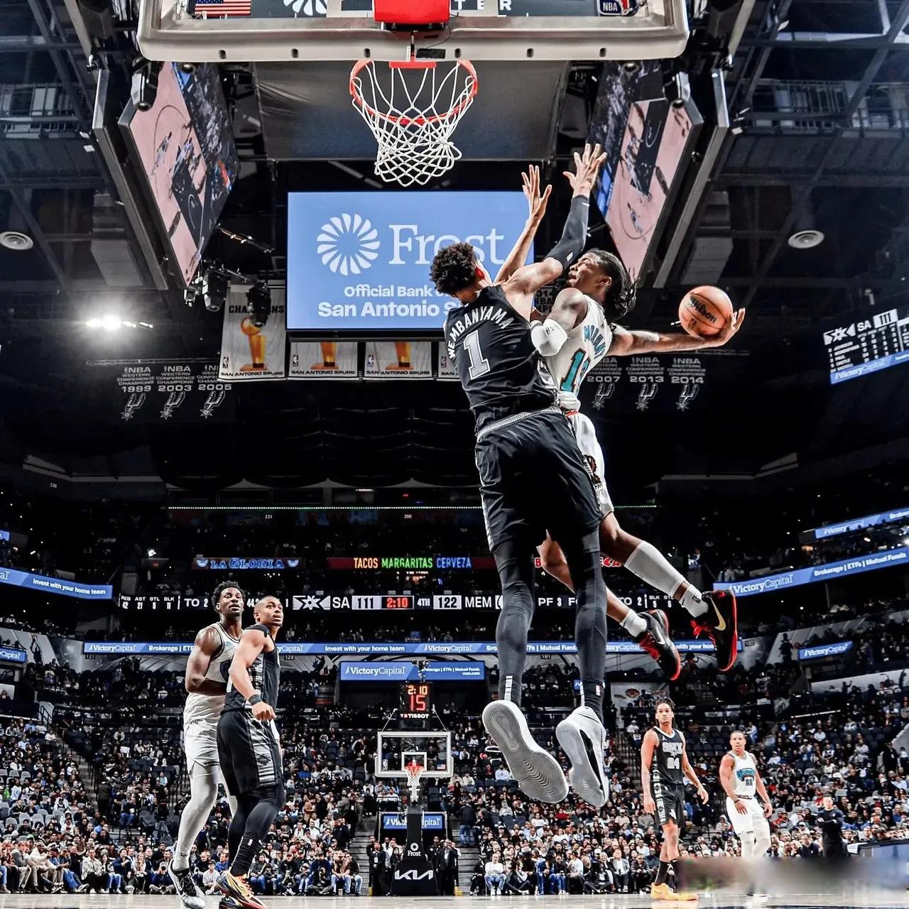 开云体育-包含奥兰多魔术发布备战花絮,清晨刷新队史纪录,NBA季后赛任务艰巨,身体对抗强度拉满的词条